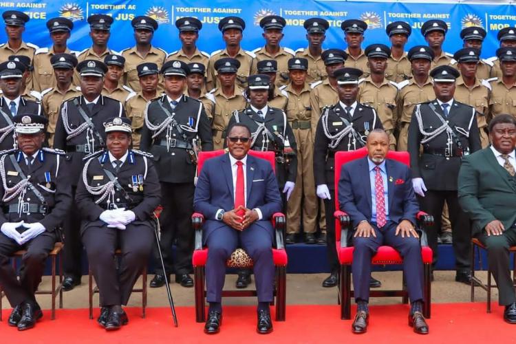 A group photo of the President,  Police High Command and Best recruits