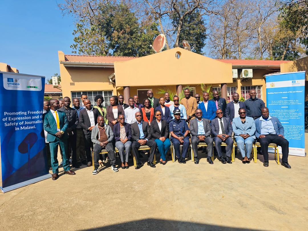 Group Photo Attendants